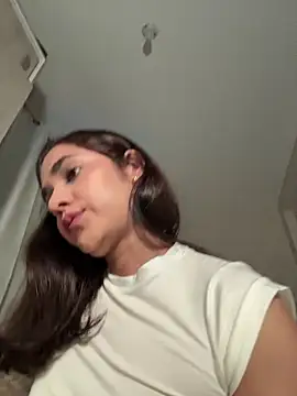 CuteeRose online show from February 7, 2026, 10:34 am