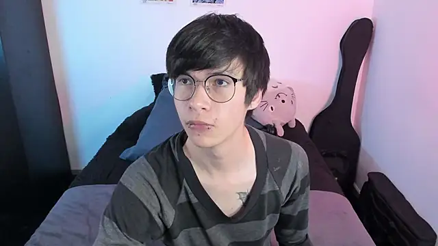 Snapshot of Aventure_Twinks chatting on November 19, 2025, 3:39 am Aventure Twinks online show from November 19, 2025, 3:39 am