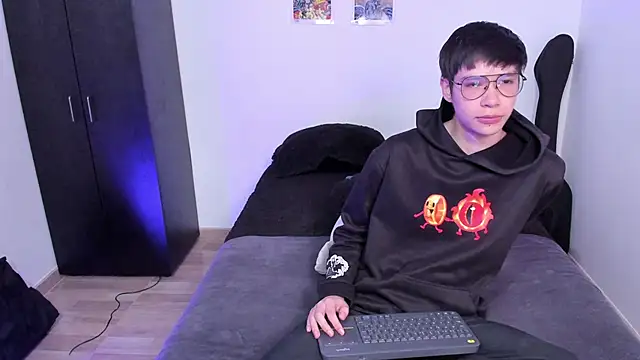 Snapshot of Aventure_Twinks chatting on February 25, 2025, 7:27 pm Aventure Twinks online show from February 25, 2025, 7:27 pm