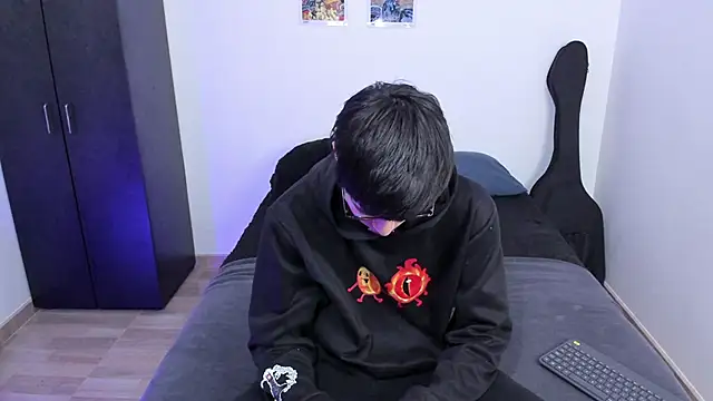 Snapshot of Aventure_Twinks chatting on February 19, 2025, 9:14 pm Aventure Twinks online show from February 19, 2025, 9:14 pm