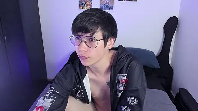 Snapshot of Aventure_Twinks chatting on October 22, 2025, 3:28 am Aventure Twinks online show from October 22, 2025, 3:28 am