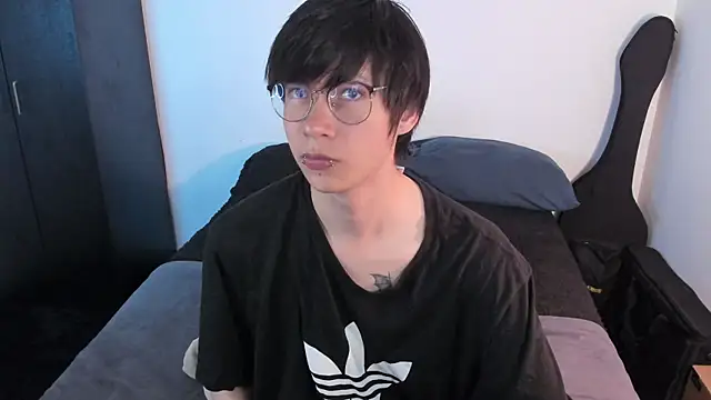 Aventure Twinks online show from April 17, 2026, 9:28 pm