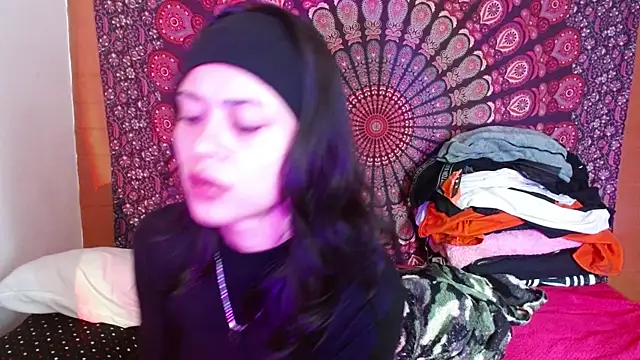 AbbySccott online show from April 10, 2026, 1:18 pm