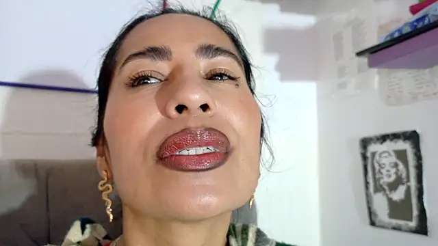 Snapshot of fantasty_nylon chatting on November 13, 2025, 11:47 am fantasty nylon online show from November 13, 2025, 11:47 am