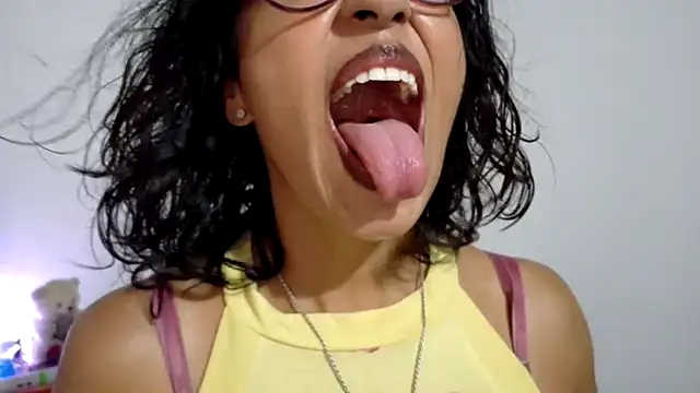 fantasty nylon online show from April 16, 2026, 9:39 pm