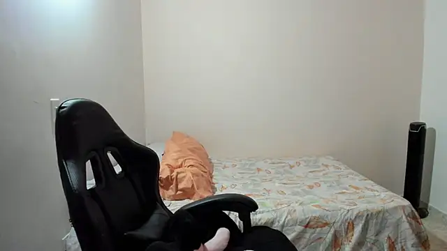 nina pons online show from April 13, 2026, 8:24 pm