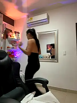 Snapshot of ZarahEvans chatting on October 13, 2025, 3:24 pm ZarahEvans online show from October 13, 2025, 3:24 pm