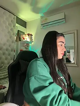 Snapshot of ZarahEvans chatting on October 10, 2025, 7:58 pm ZarahEvans online show from October 10, 2025, 7:58 pm