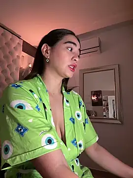 Snapshot of ZarahEvans chatting on February 15, 2025, 8:34 pm ZarahEvans online show from February 15, 2025, 8:34 pm