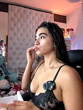 Snapshot of ZarahEvans chatting on November 4, 2025, 7:28 pm ZarahEvans online show from November 4, 2025, 7:28 pm