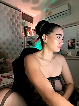 Snapshot of ZarahEvans chatting on November 21, 2025, 7:46 pm ZarahEvans online show from November 21, 2025, 7:46 pm