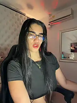 Snapshot of ZarahEvans chatting on February 5, 2026, 9:32 pm ZarahEvans online show from February 5, 2026, 9:32 pm