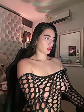 Snapshot of ZarahEvans chatting on October 28, 2025, 7:24 pm ZarahEvans online show from October 28, 2025, 7:24 pm