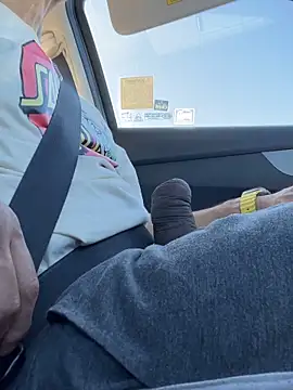 Snapshot of RoodoggXL chatting on December 17, 2025, 6:35 pm RoodoggXL online show from December 17, 2025, 6:35 pm