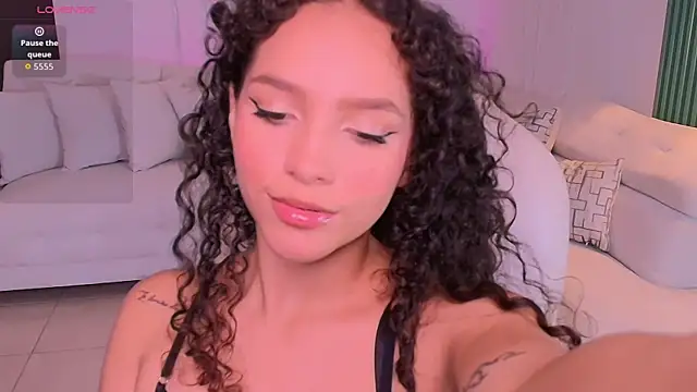 Snapshot of anahi_curlie1 chatting on April 9, 2026, 6:19 am anahi curlie1 online show from April 9, 2026, 6:19 am