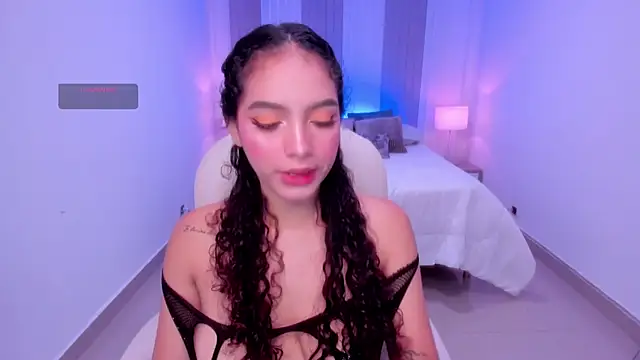 Snapshot of anahi_curlie1 chatting on February 14, 2025, 3:22 am anahi curlie1 online show from February 14, 2025, 3:22 am