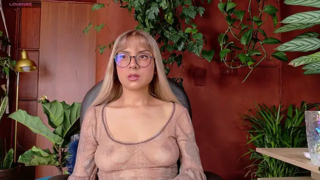 Snapshot of Yeriawaddell_ chatting on May 19, 2026, 8:49 pm Yeriawaddell online show from May 19, 2026, 8:49 pm
