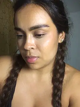 Snapshot of JuanaSimons chatting on January 6, 2026, 12:36 am JuanaSimons online show from January 6, 2026, 12:36 am