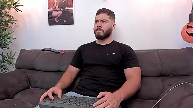 Snapshot of SebastianVilla_ chatting on October 18, 2025, 8:11 pm SebastianVilla online show from October 18, 2025, 8:11 pm