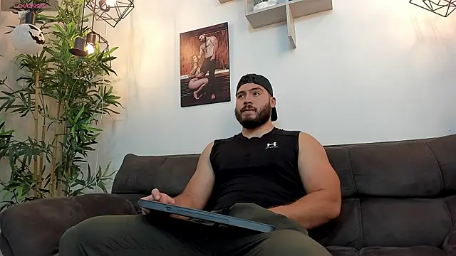 SebastianVilla  online show from October 28, 2025, 11:03 pm