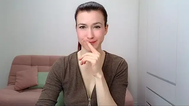 AliciaNewell online show from September 16, 2025, 8:04 am