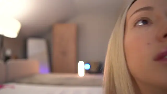 Snapshot of VikkiLustfull chatting on February 5, 2026, 12:12 pm VikkiLustfull online show from February 5, 2026, 12:12 pm