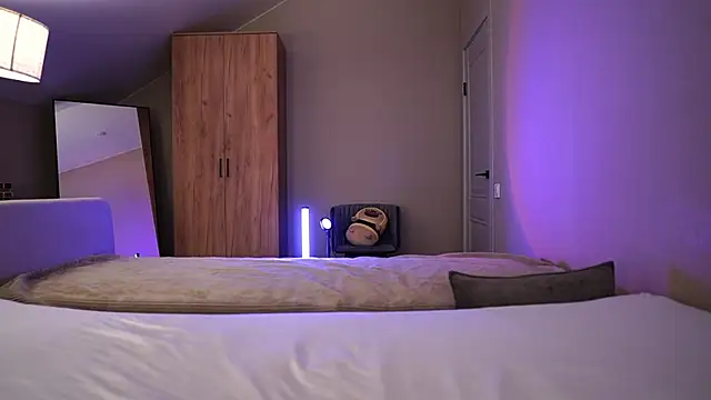 VikkiLustfull online show from March 8, 2026, 8:17 am