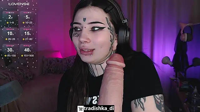 Snapshot of tradishka chatting on November 21, 2025, 7:24 pm tradishka online show from November 21, 2025, 7:24 pm