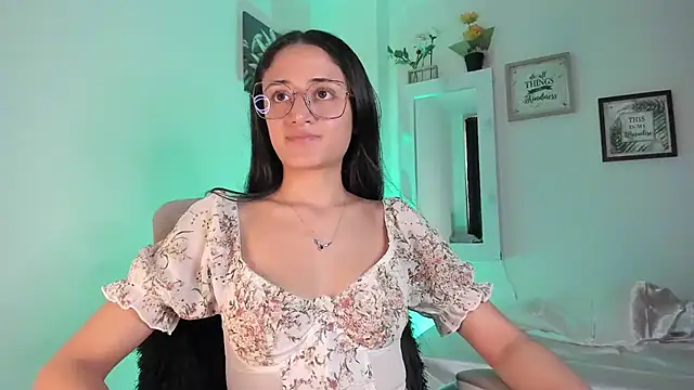 Snapshot of _Caroliinee_ chatting on February 12, 2025, 9:33 pm Caroliinee online show from February 12, 2025, 9:33 pm