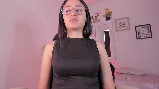 Snapshot of _Caroliinee_ chatting on September 9, 2025, 4:49 pm Caroliinee online show from September 9, 2025, 4:49 pm