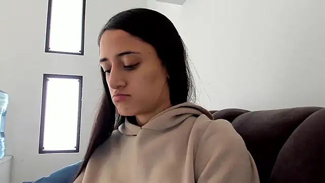 Snapshot of _Caroliinee_ chatting on February 19, 2025, 4:44 pm Caroliinee online show from February 19, 2025, 4:44 pm