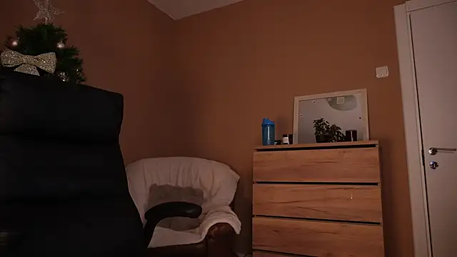 Snapshot of KaylaLaine chatting on December 18, 2025, 7:13 am KaylaLaine online show from December 18, 2025, 7:13 am