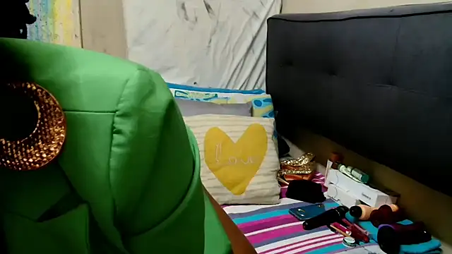 Snapshot of Brunettedevon33 chatting on September 20, 2025, 12:10 pm Brunettedevon33 online show from September 20, 2025, 12:10 pm