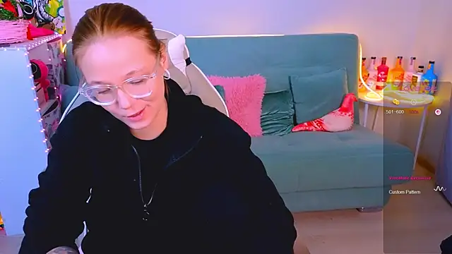 Snapshot of Karen_morris chatting on October 22, 2025, 4:17 pm Karen morris online show from October 22, 2025, 4:17 pm