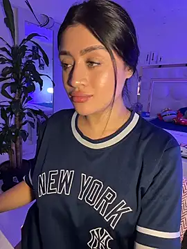 lucianaroy online show from March 2, 2026, 9:33 pm