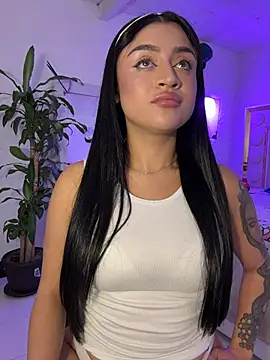 lucianaroy online show from December 3, 2025, 12:01 am