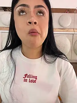 lucianaroy online show from March 5, 2025, 9:48 pm