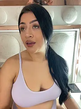 lucianaroy online show from February 28, 2025, 9:44 pm