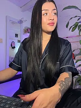 lucianaroy online show from December 19, 2025, 5:00 am