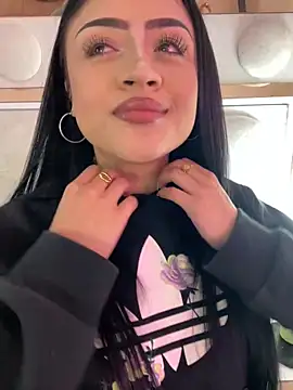 lucianaroy online show from February 22, 2025, 7:47 pm