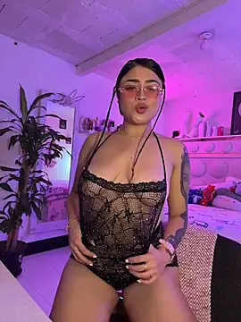 lucianaroy online show from May 8, 2026, 2:59 am