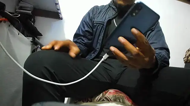 hugo3918  online show from March 11, 2026, 1:43 am