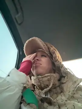 Snapshot of LikaCat chatting on October 25, 2025, 1:16 am LikaCat online show from October 25, 2025, 1:16 am