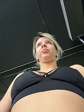 LikaCat online show from February 1, 2026, 3:38 am