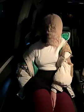 Snapshot of LikaCat chatting on October 23, 2025, 11:47 pm LikaCat online show from October 23, 2025, 11:47 pm