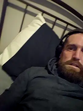 BiffingCoyote online show from December 5, 2025, 4:11 am