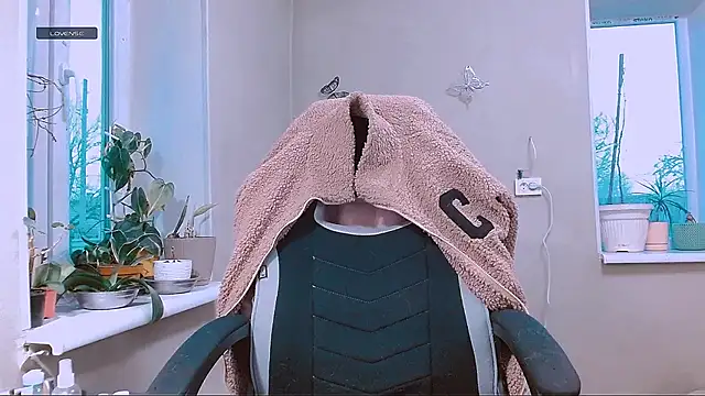 RosaJil online show from April 12, 2026, 4:32 pm