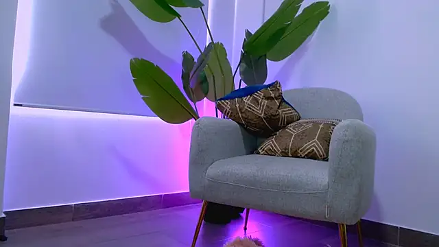 Snapshot of Sara_ow chatting on February 17, 2026, 7:22 pm Sara ow online show from February 17, 2026, 7:22 pm