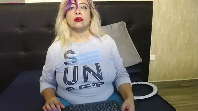 Snapshot of Natasha_699 chatting on November 19, 2025, 10:10 pm Natasha 699 online show from November 19, 2025, 10:10 pm