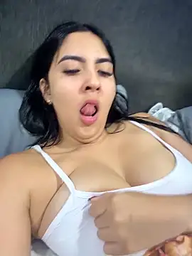 Snapshot of MarianaBenz chatting on June 4, 2026, 1:10 am MarianaBenz online show from June 4, 2026, 1:10 am